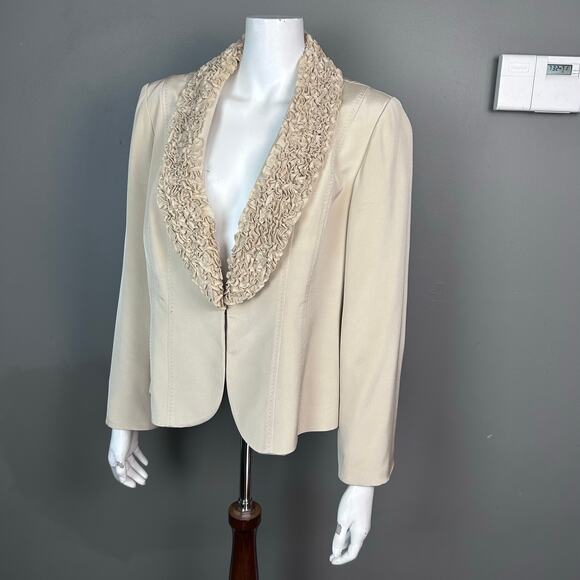 Sutton Studio Bloomingdales Blazer Jacket Size 12 Ruffle Collar Cream office tux - Picture 1 of 8